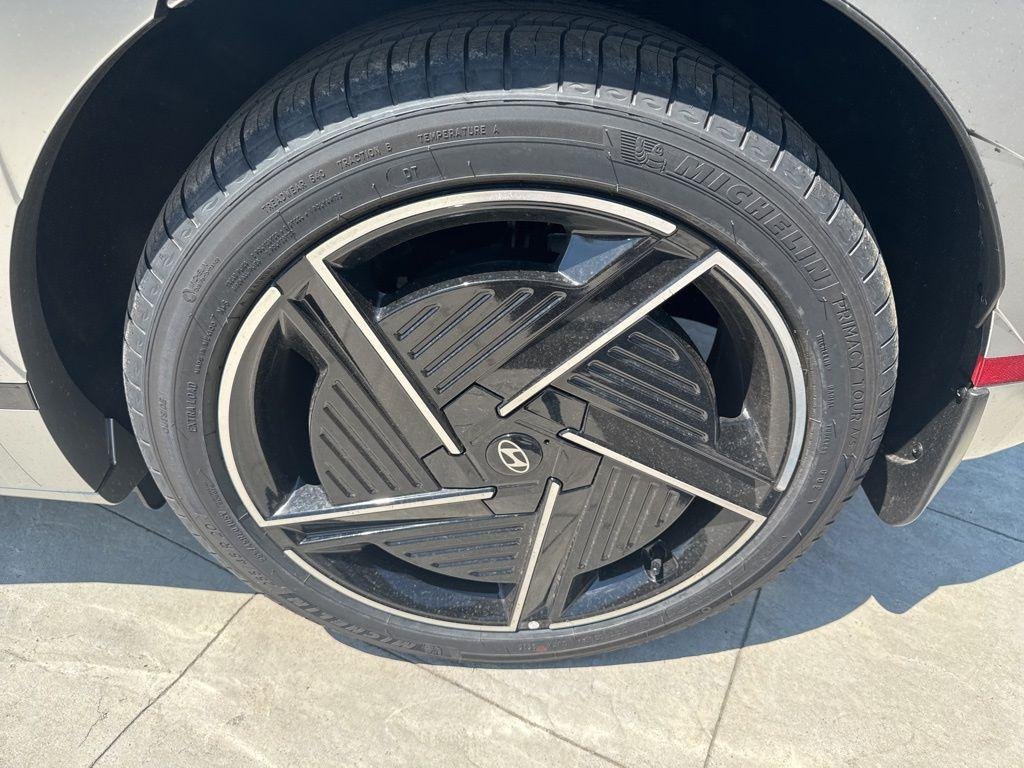 New 2026 Black Hyundai Limited image 10
