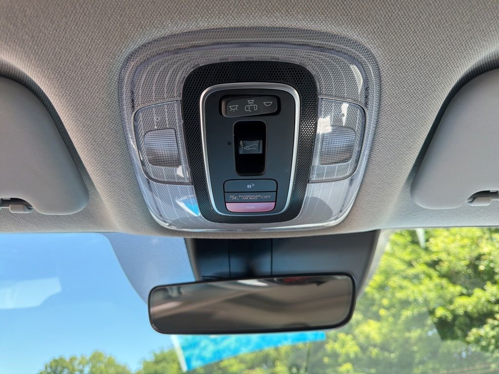 2025 Hyundai Elantra Limited - Photo 35