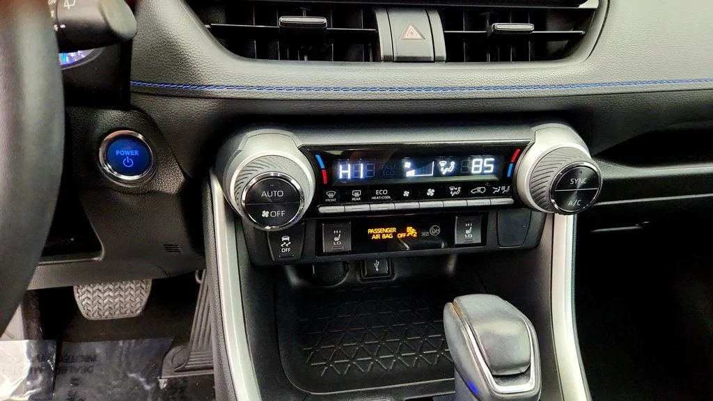 Used 2022 Magnetic Gray Metallic Toyota Hybrid SE AWD w/ Weather Pkg, Moonroof & Power Liftgate image 17