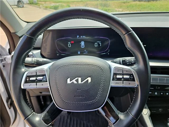 Used 2023 Glacial White Pearl KIA S Front-Wheel Drive image 16