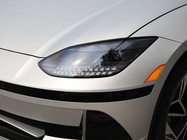 Used 2023 Gravity Gold Matte Hyundai SEL image 10