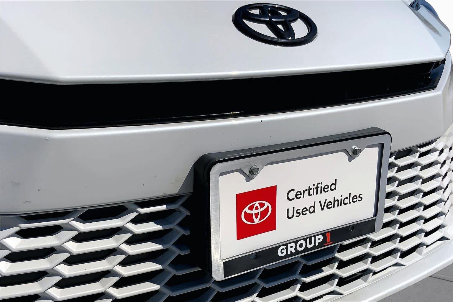 Used 2025 Wind Chill Pearl Toyota XSE image 29
