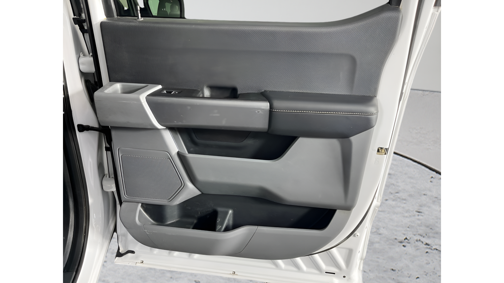 Used 2023 Oxford White Ford XLT image 23