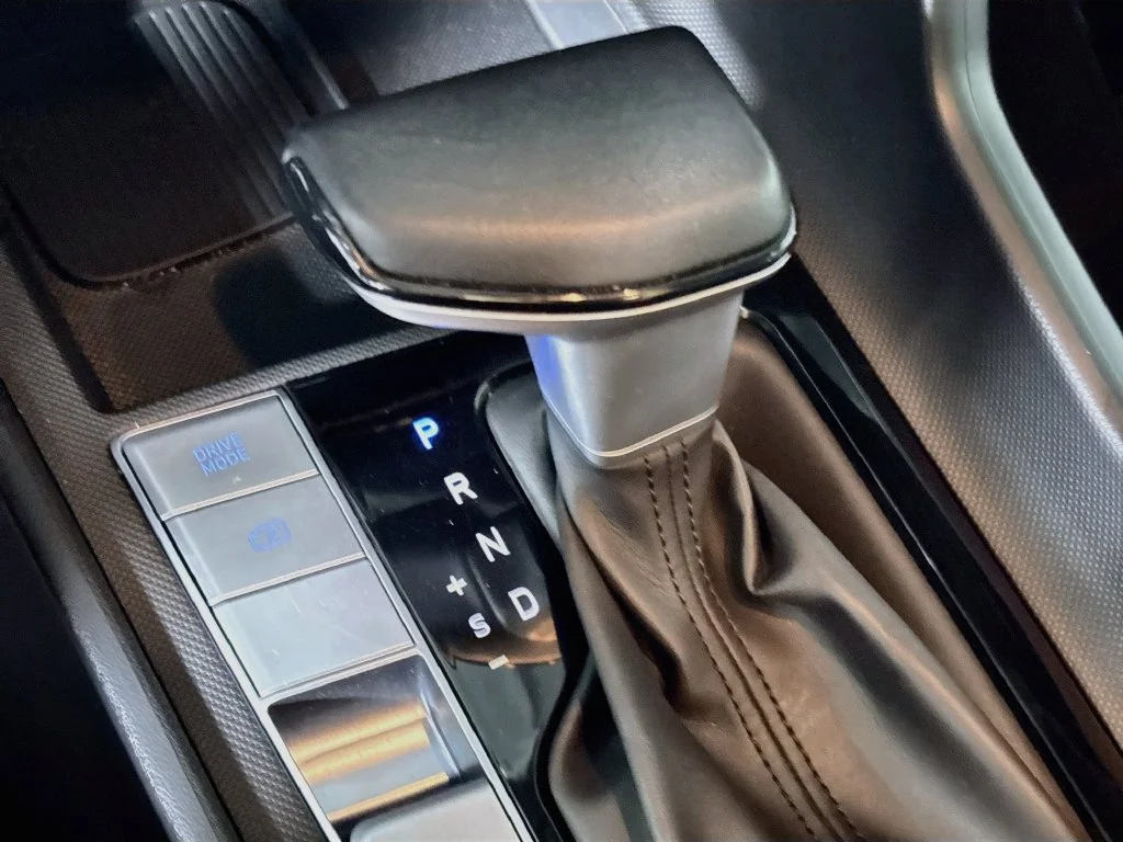 Used 2025 Gray Hyundai SEL Convenience image 15