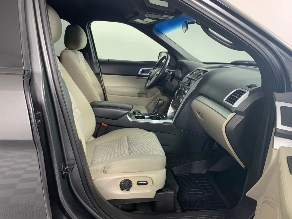 Used 2015 Gray Ford XLT image 19