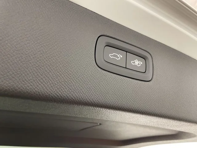 2025 Volvo XC90 Core - Photo 41