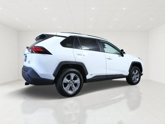 Certified Used 2022 White Toyota XLE image 6