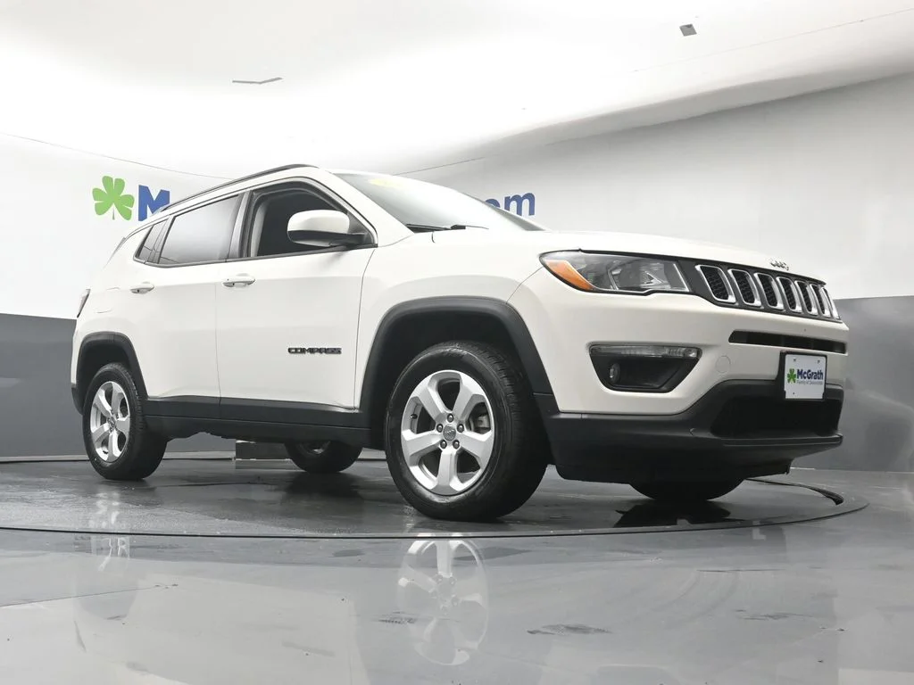 Used 2020 White Jeep Latitude image 25