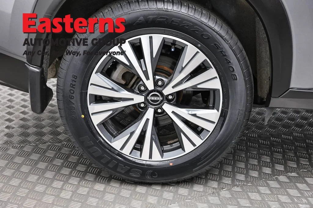 Used 2023 Gray Nissan SV image 30