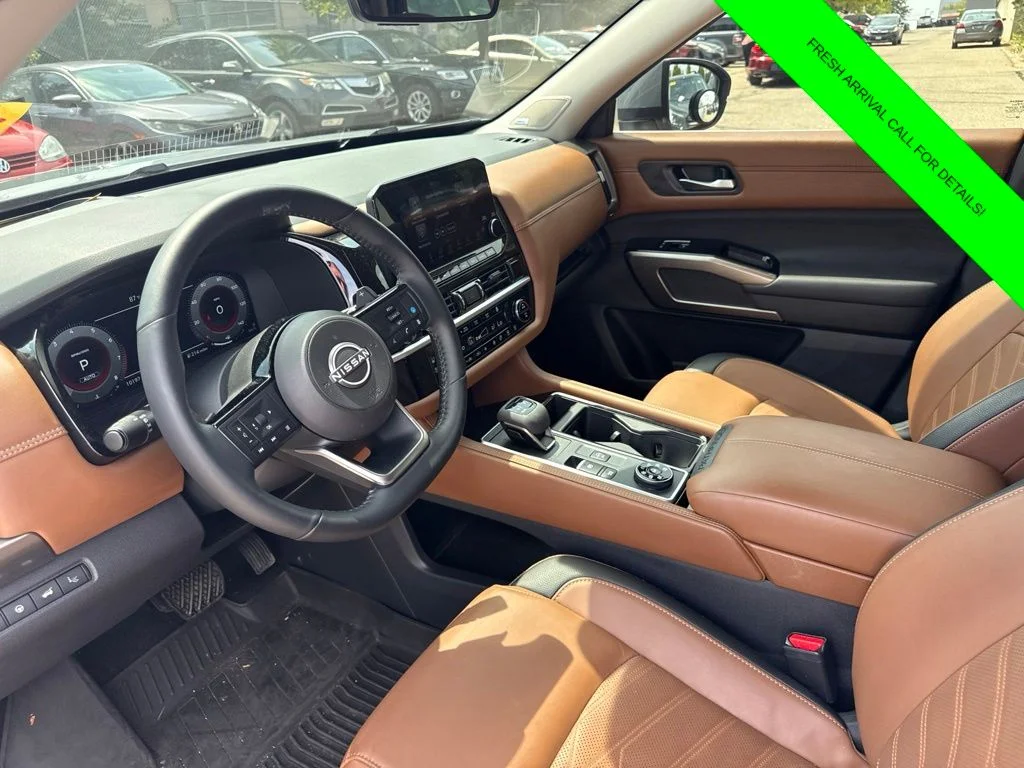 Used 2025 Gray Nissan Platinum image 18