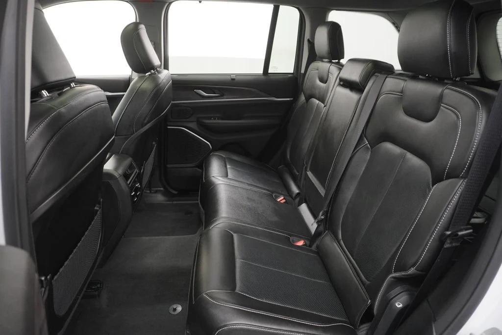 Used 2022 White Jeep 4xe image 22