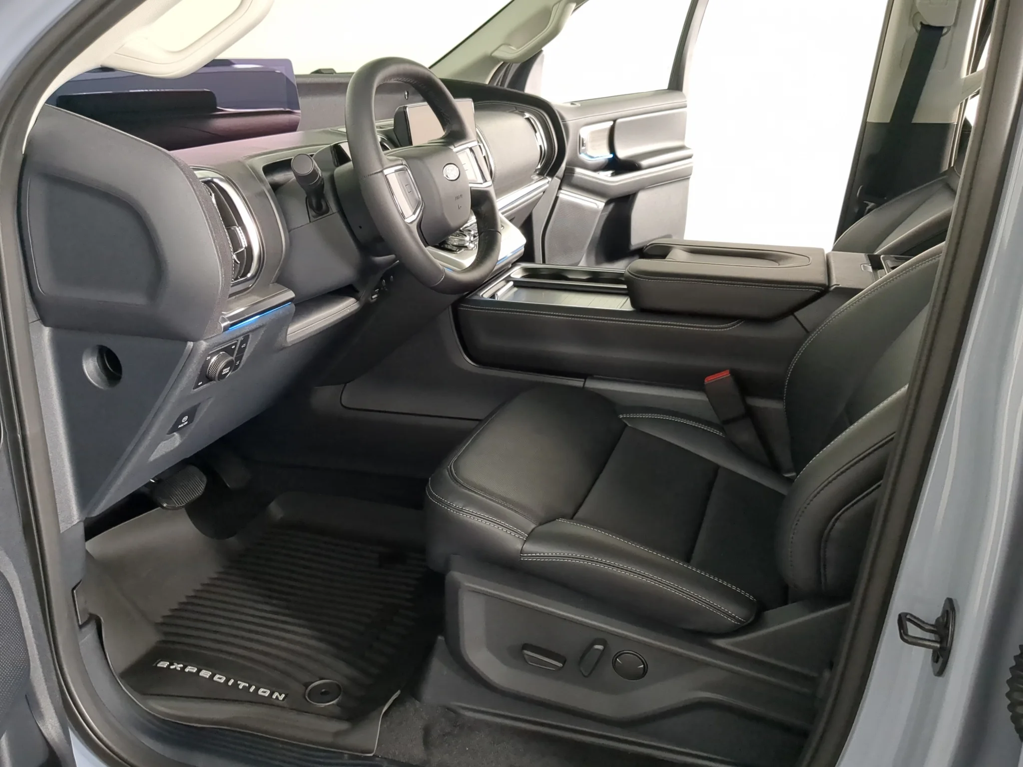 New 2027 Glacier Gray Metallic Tri-Coat Ford MAX Platinum image 10