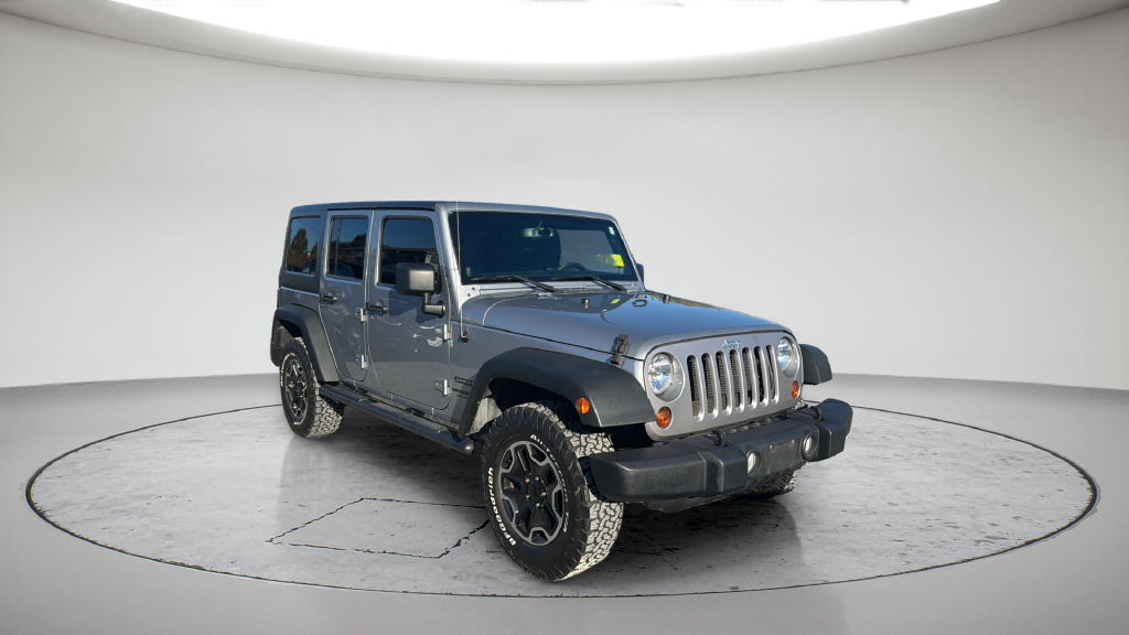 Used 2013 Silver Jeep Unlimited Sport image 4