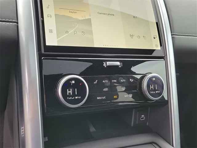 New 2025 Santorini Black Land Rover Metropolitan Edition image 33