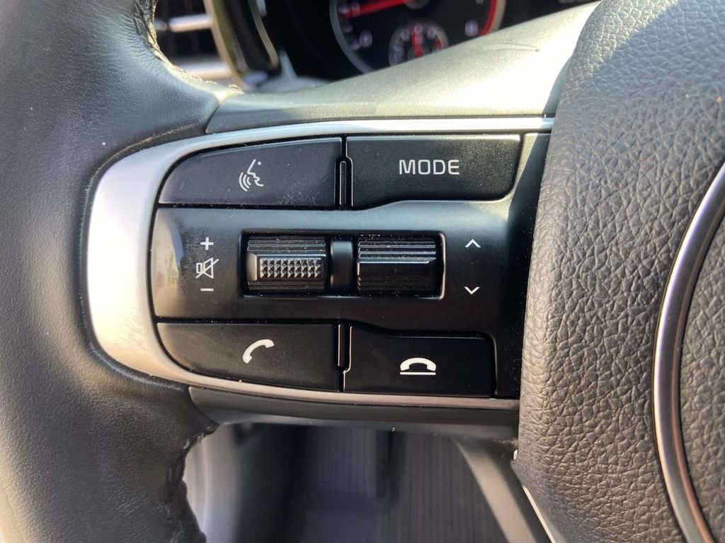 Used 2023 White Kia GT-Line image 33