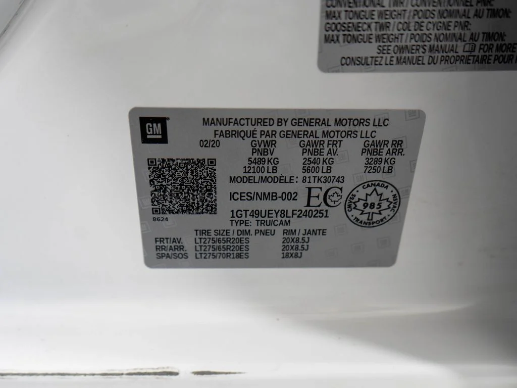 Used 2020 White GMC SLT image 36