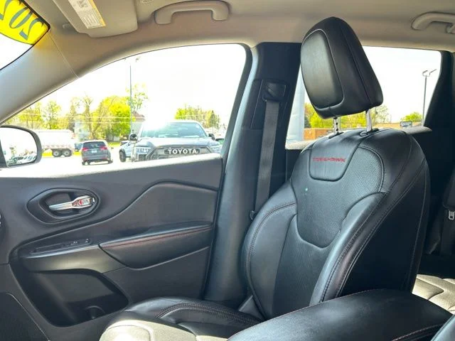 Used 2020 Beige Jeep Trailhawk image 33