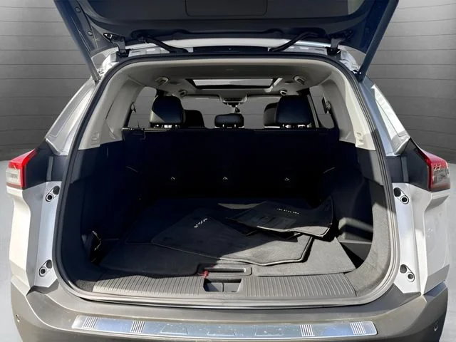 Used 2023 Silver Nissan SV image 19