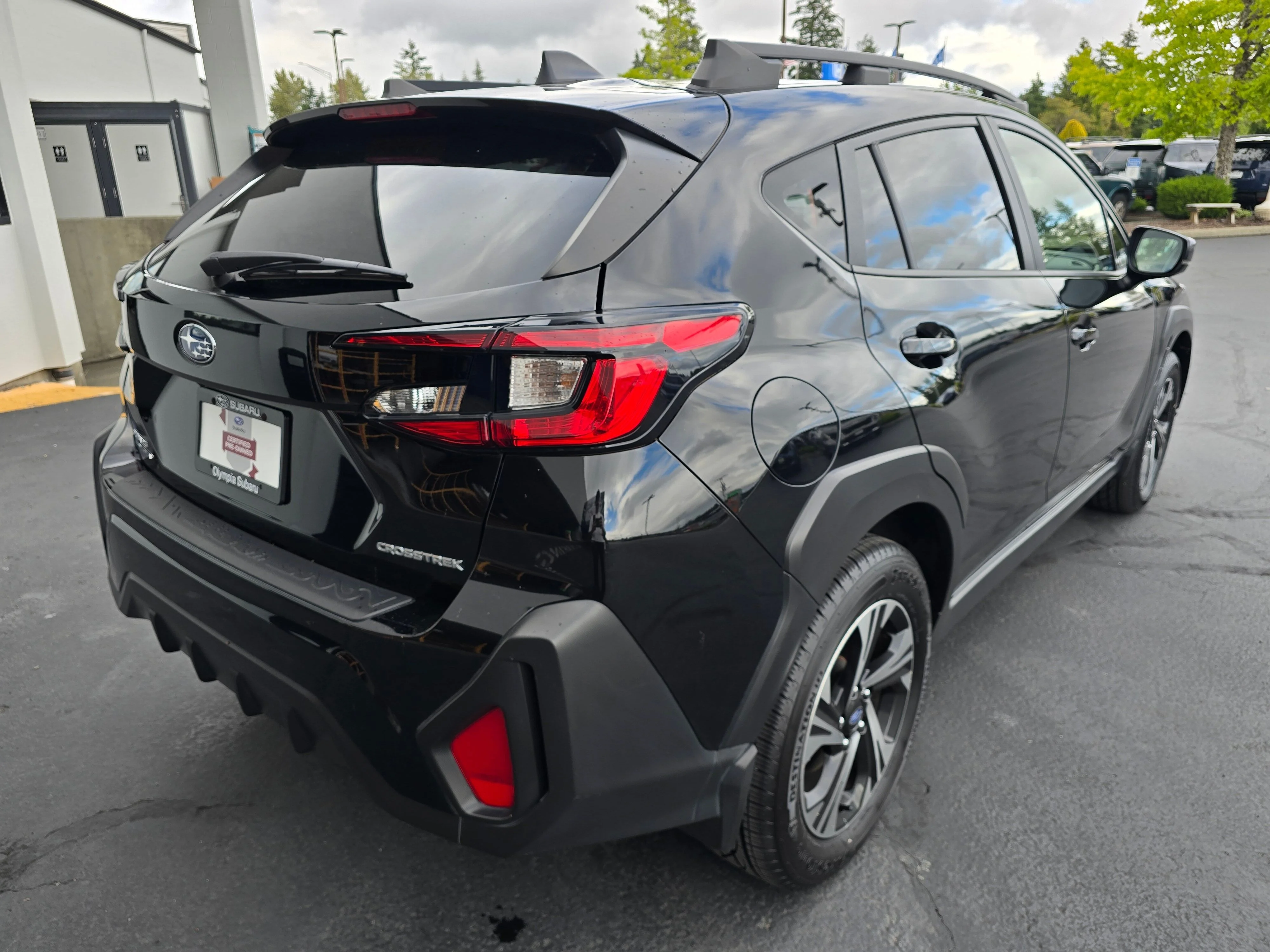 Used 2024 Crystal Black Silica Subaru Premium image 4