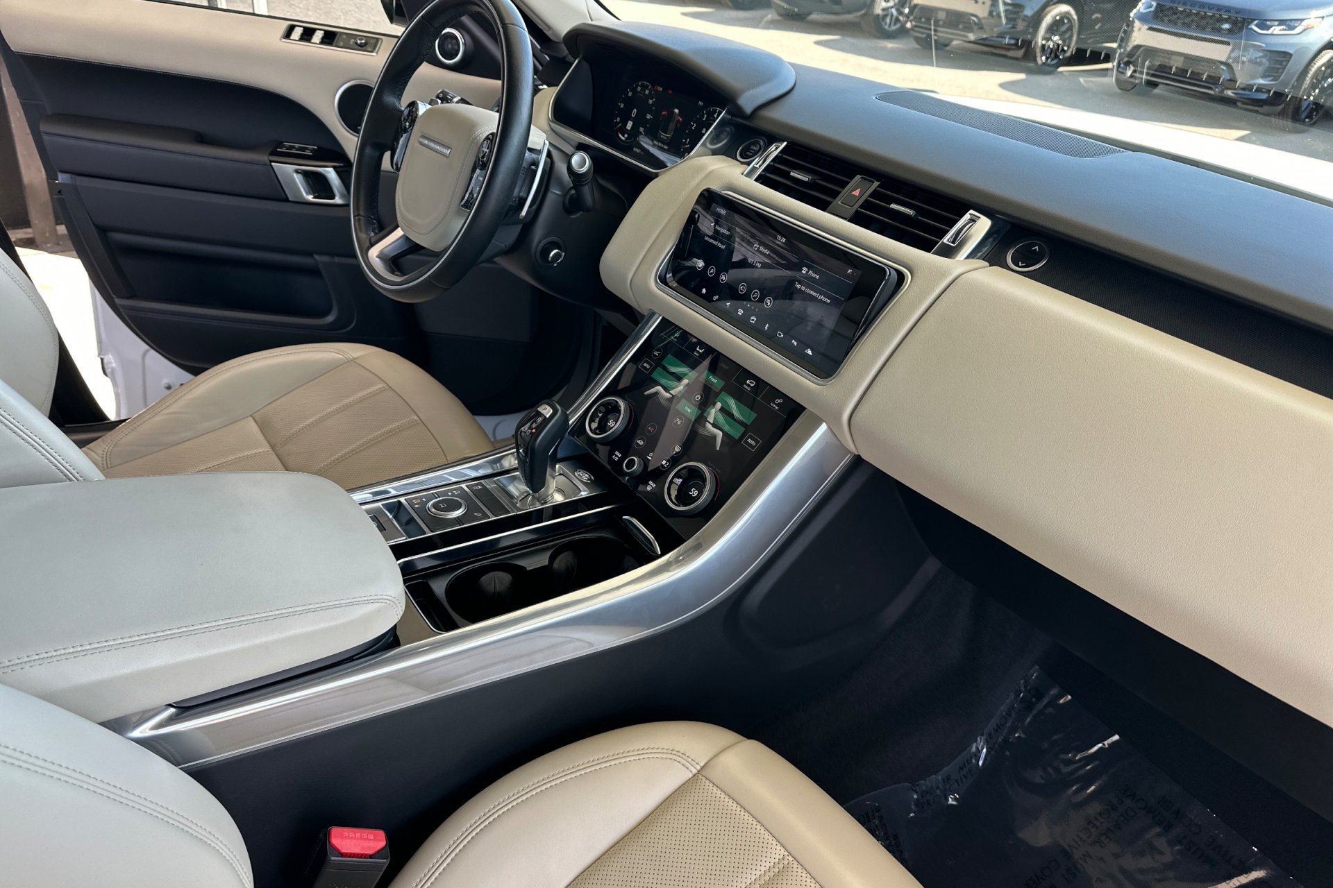 Used 2022 Fuji White Land Rover HSE Silver Edition image 18