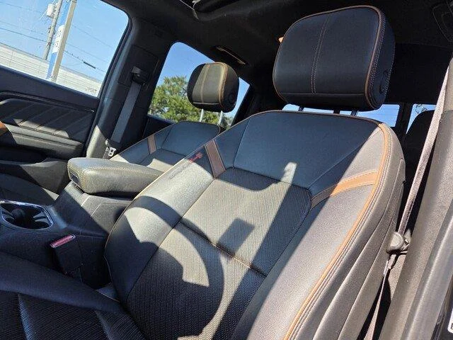 Used 2023 Onyx Black GMC 4WD AT4 image 11