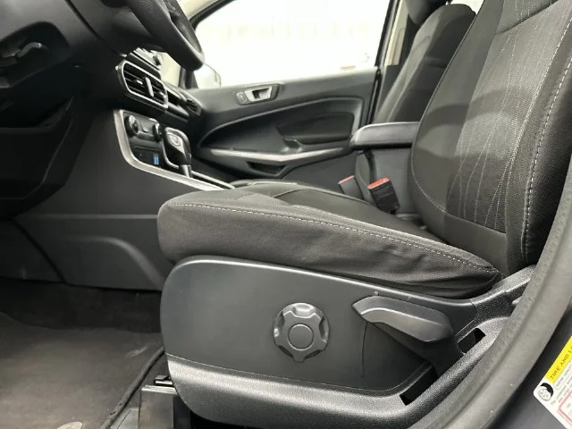 Used 2021 Black Ford SE image 19
