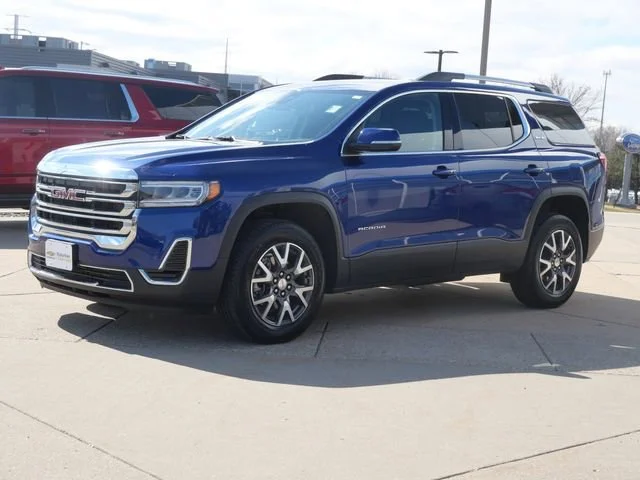 Used 2023 Ultra Blue Metallic GMC SLE image 3