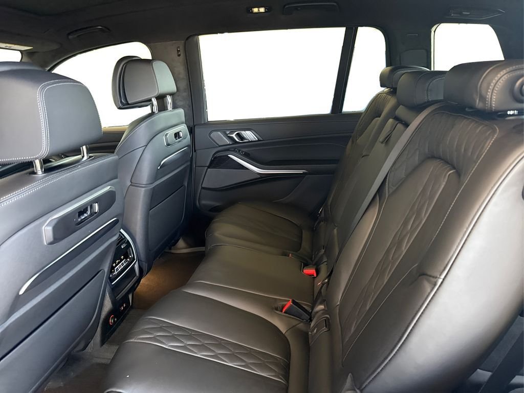 2026 BMW X7 M60i - Photo 10