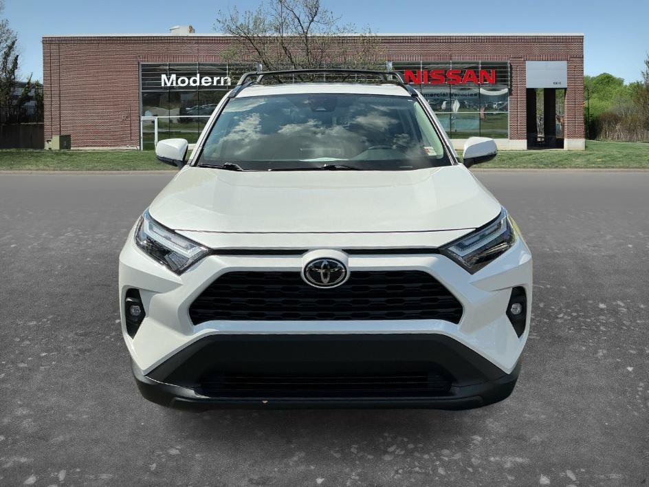 Used 2025 Pearl Toyota XLE Premium image 6