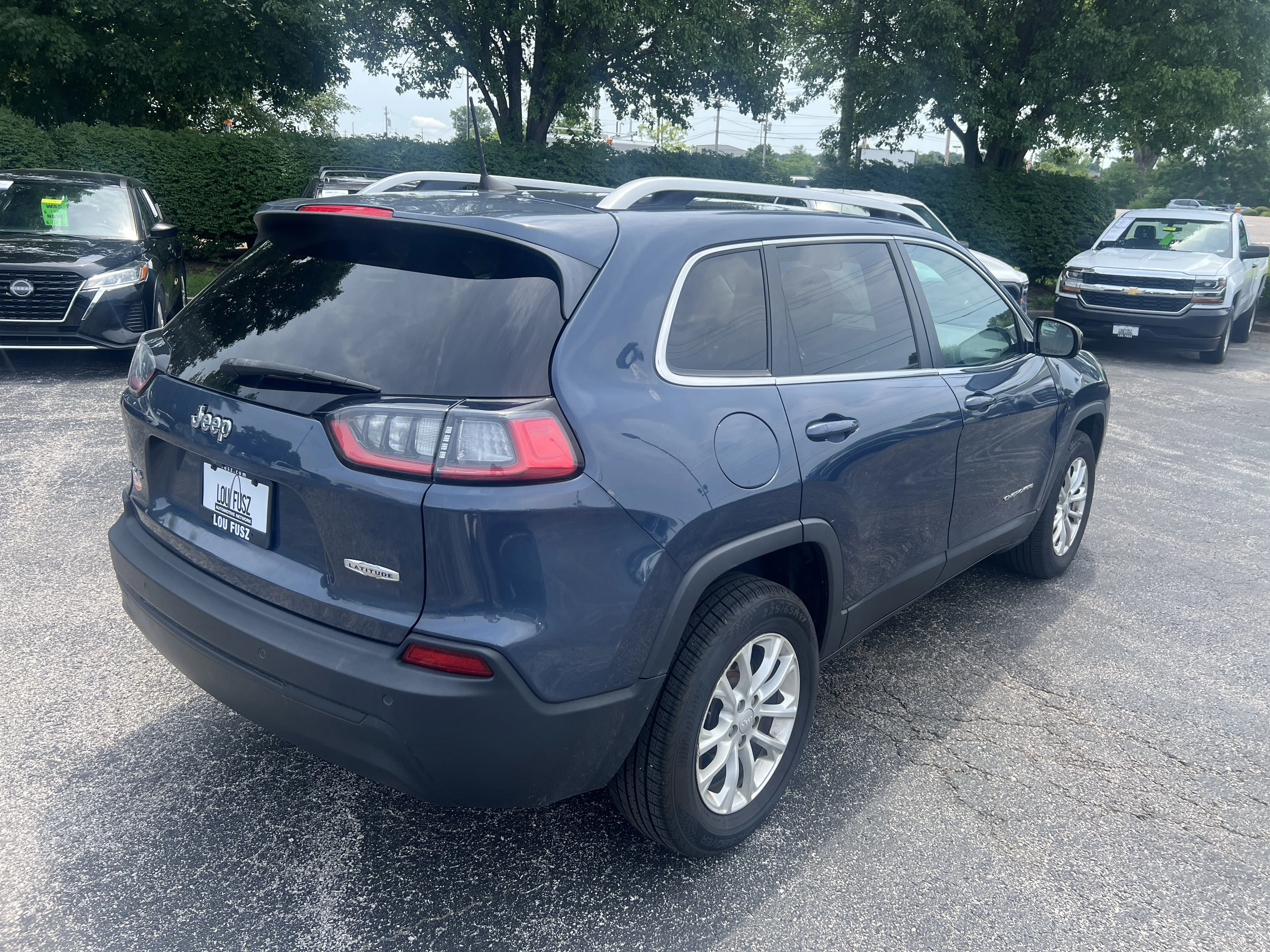 Used 2019 Blue Shade Pearlcoat Jeep Latitude image 7