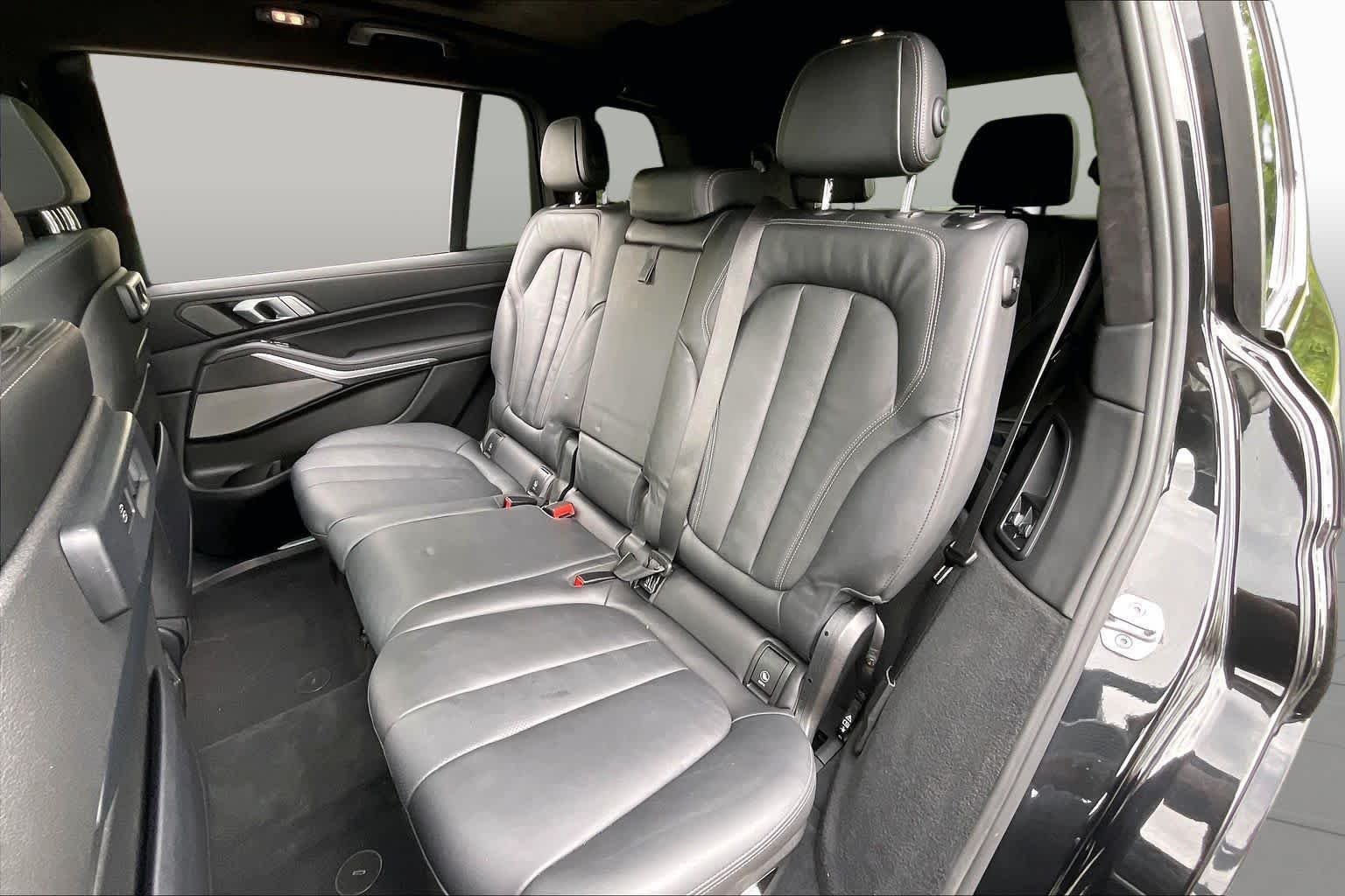 Used 2022 Black Sapphire Metallic BMW M50i image 20