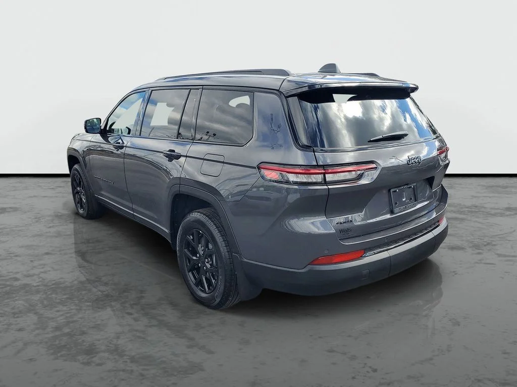 New 2025 Baltic Gray Metallic Clear-Coat Exterior Paint Jeep Altitude X image 3