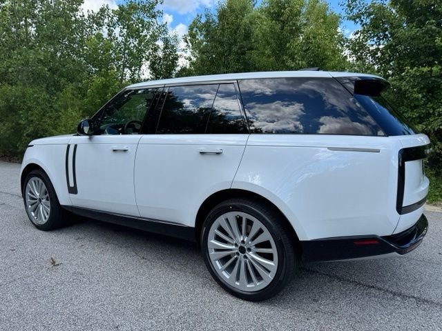 New 2026 Ostuni Pearl White Land Rover SE image 7