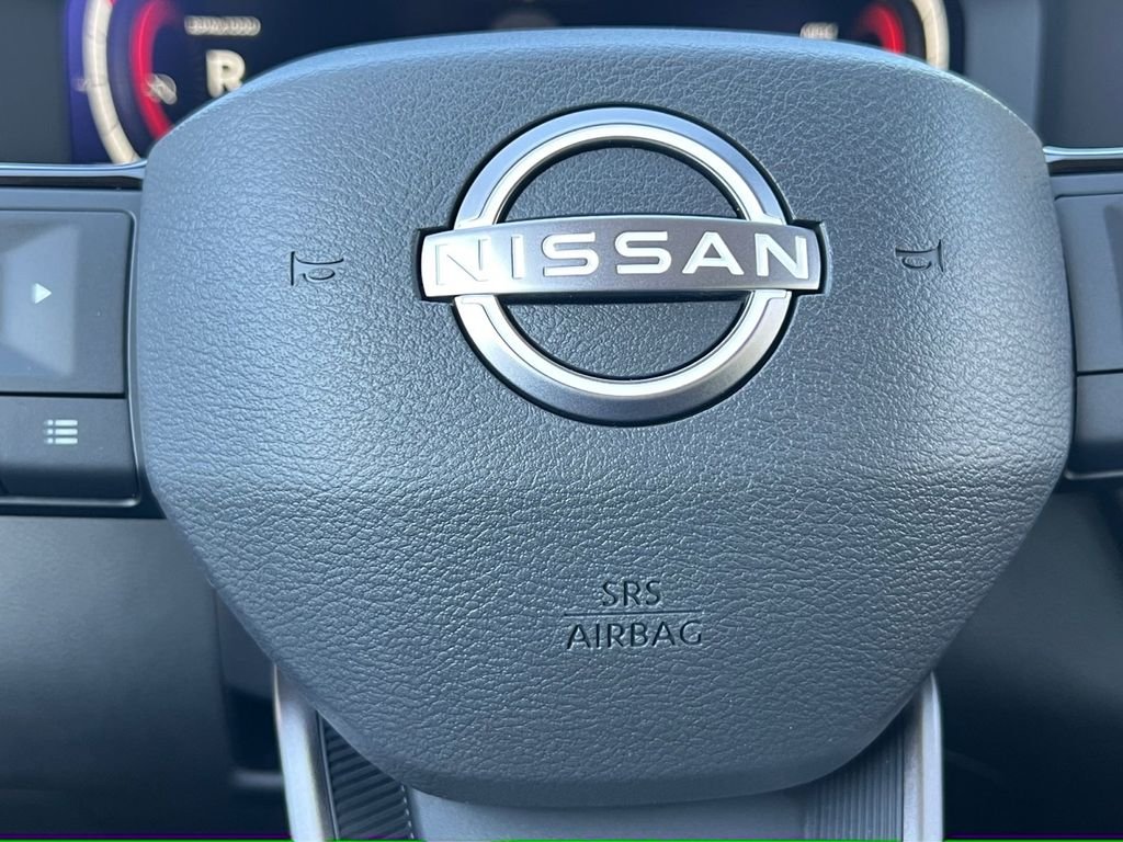 New 2026 Champagne Silver Metallic / Super Black Two-tone Nissan Platinum image 6