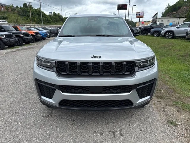 New 2026 Silver Zynith Exterior Paint Jeep Laredo image 8