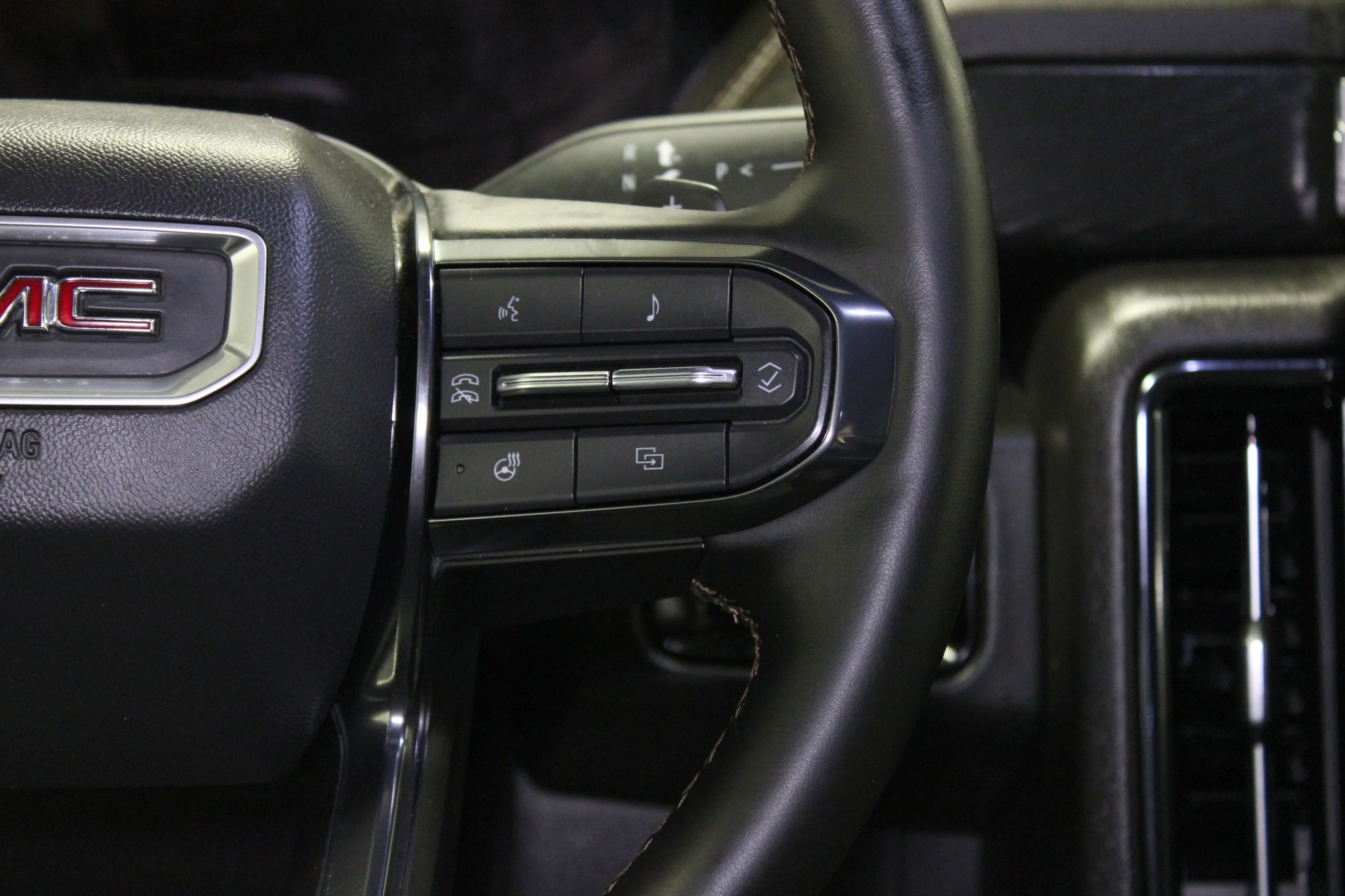 Used 2025 Onyx Black GMC AT4 image 26