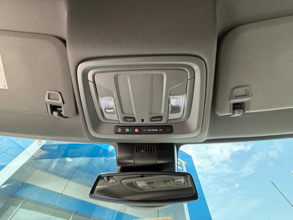New 2026 Summit White GMC Pro image 30