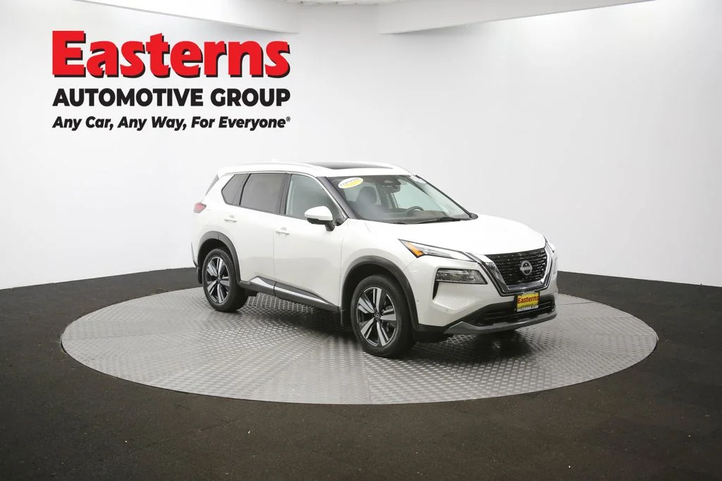 Used 2022 White Nissan SL image 50