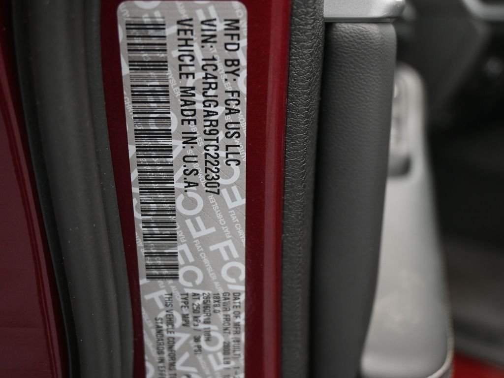 New 2026 Velvet Red Pearl-Coat Exterior Paint Jeep Altitude image 20