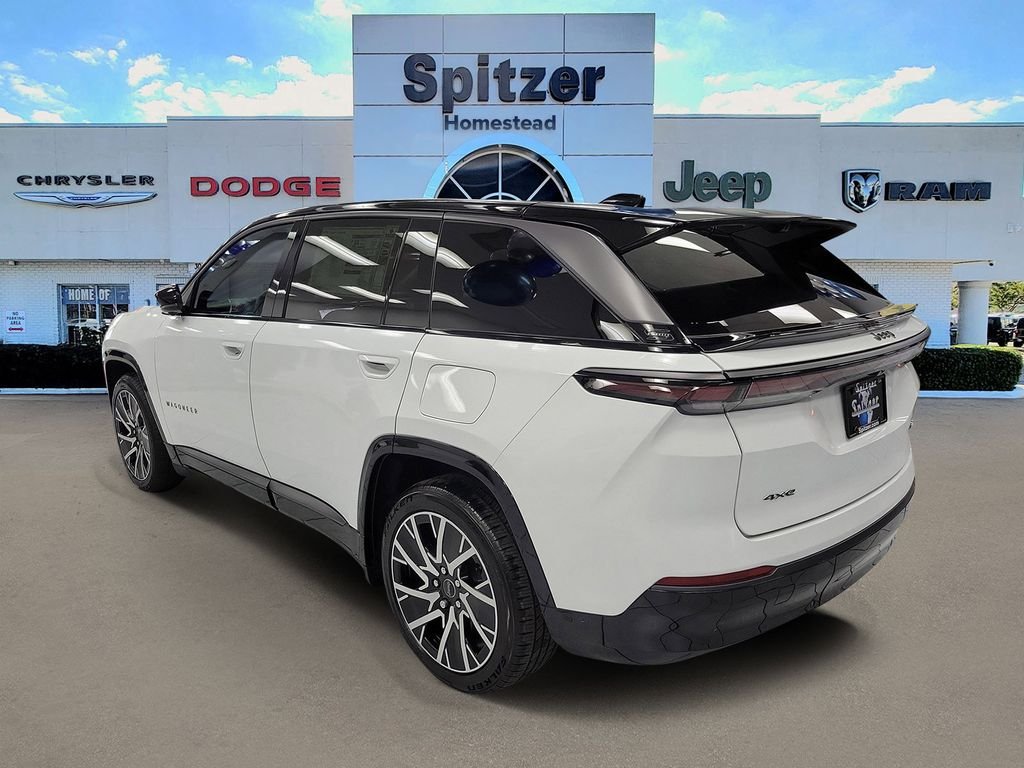 New 2025 Bright White Clear-Coat Exterior Paint Jeep Limited image 3