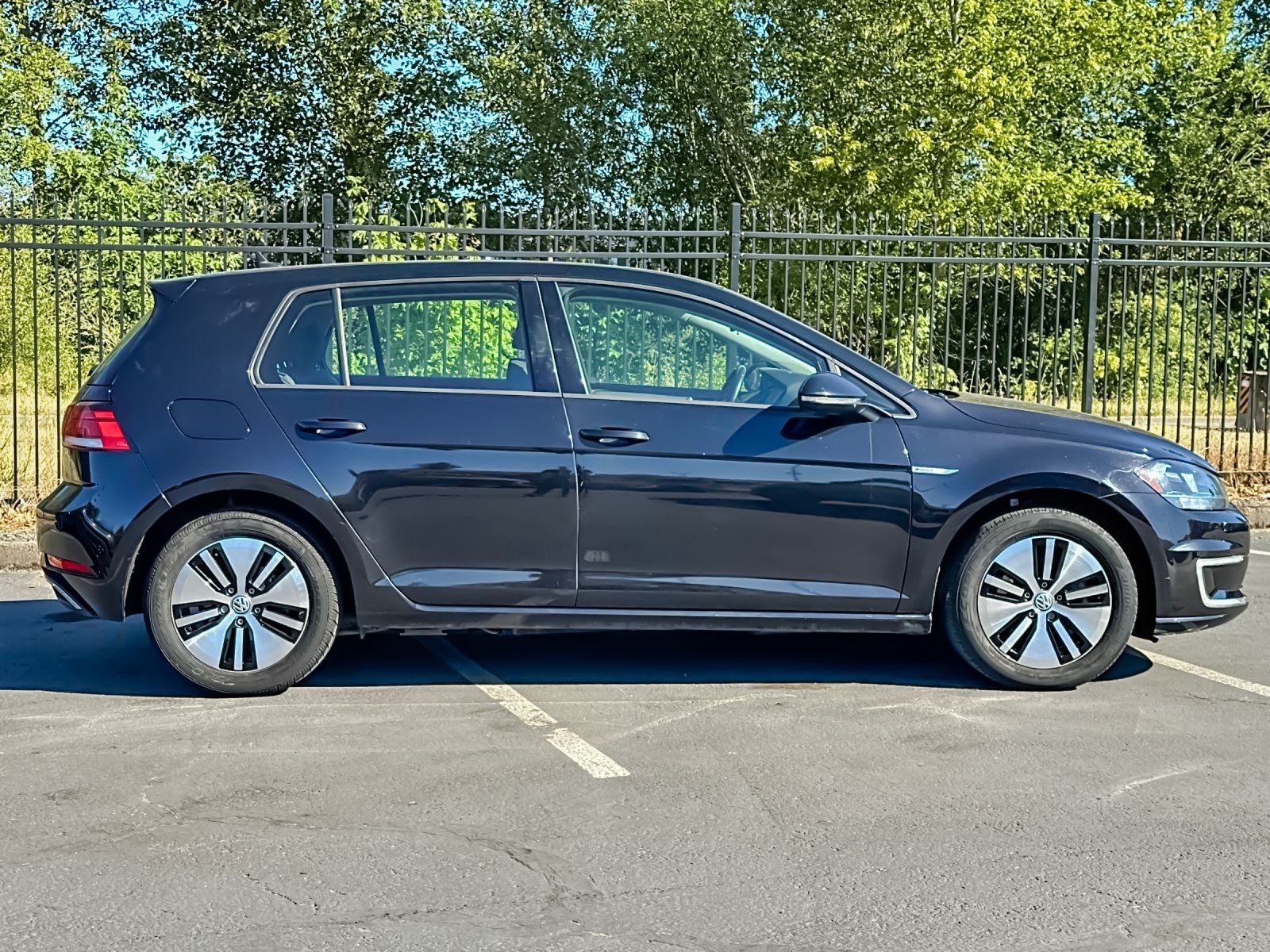 Used 2019 Volkswagen e-Golf e-Golf SE with VIN WVWKR7AU5KW902684 for sale in Eugene, OR
