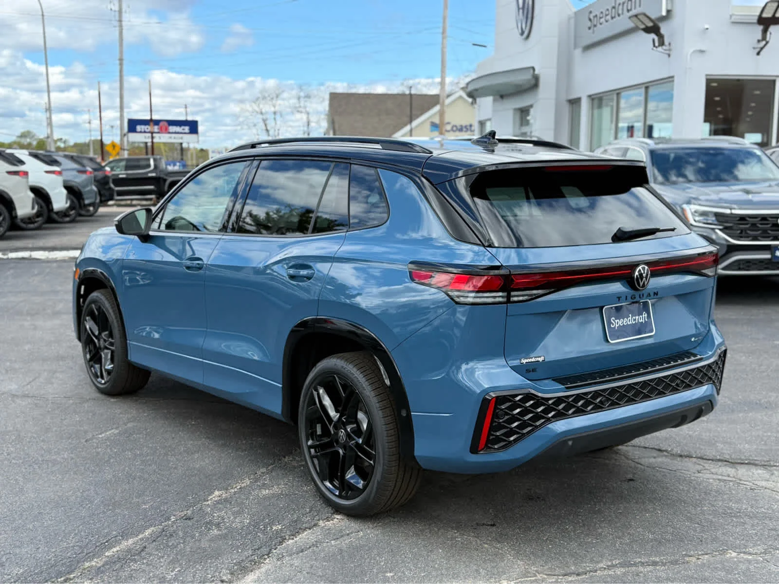 New 2026 Monterey Blue w/Deep Black Roof Volkswagen SE R-Line Black image 5