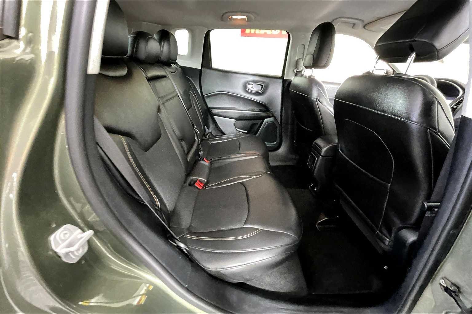Used 2018 Olive Green Pearlcoat Jeep Latitude image 19