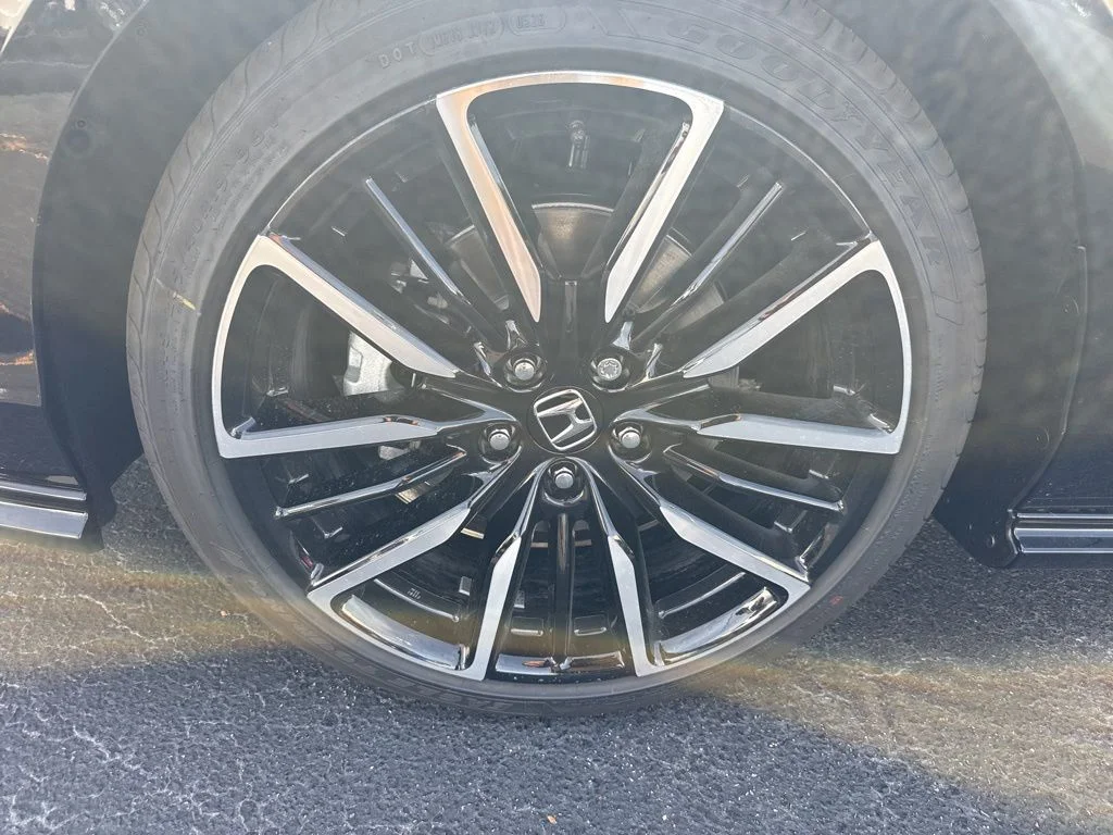 New 2026 Crystal Black Pearl Honda Touring image 10