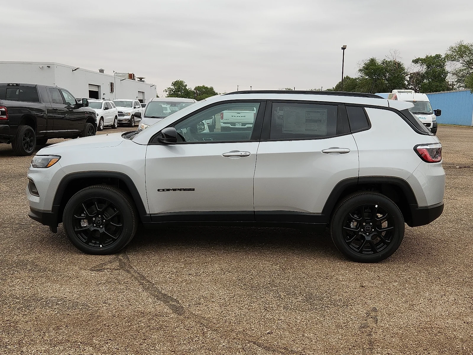 New 2026 Silver Jeep LATITUDE ALTITUDE 4X4 image 2