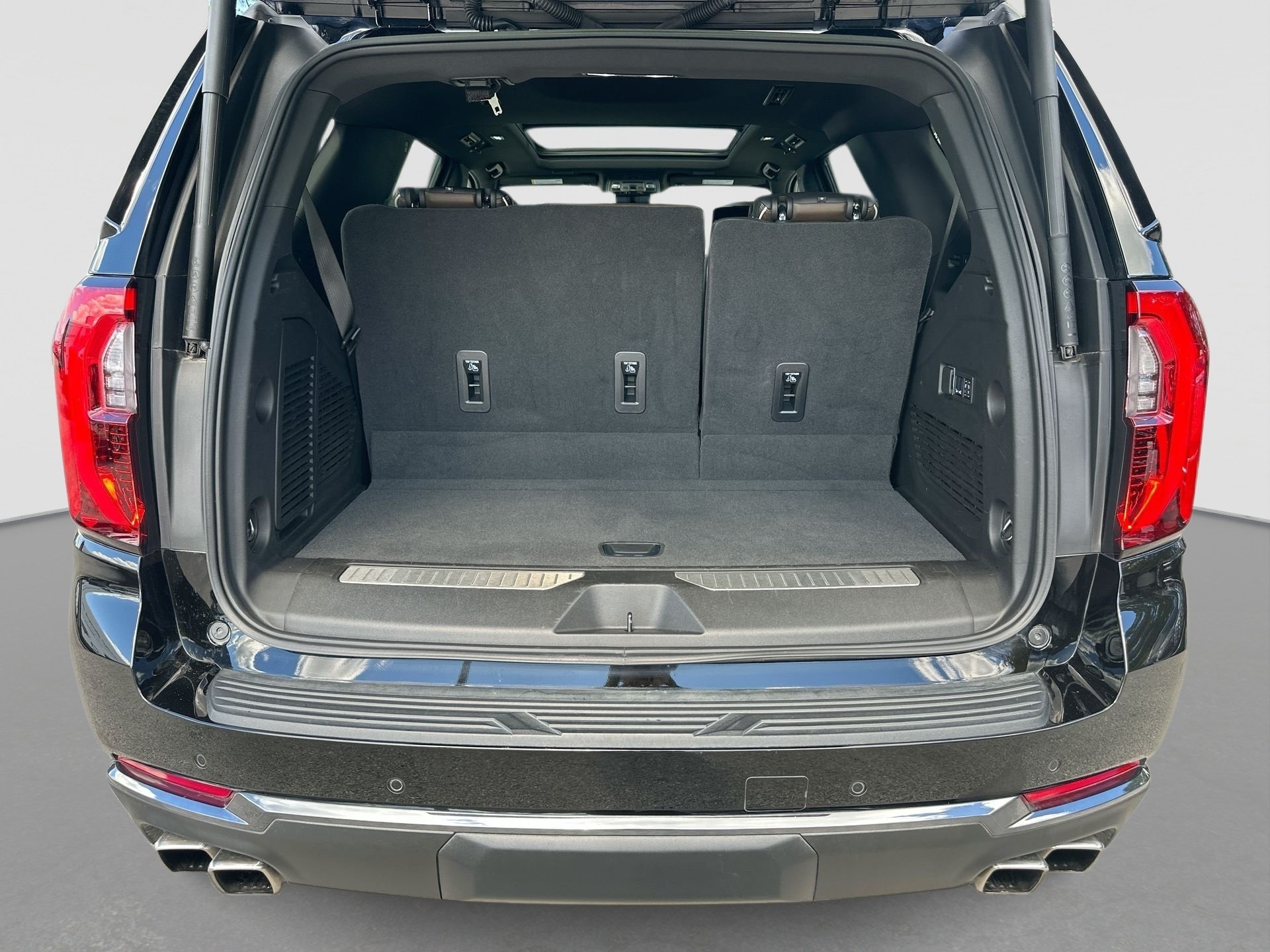 2025 GMC Yukon Denali Ultimate - Photo 26