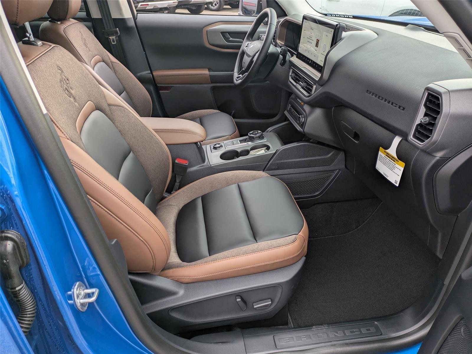 New 2025 Velocity Blue Metallic Ford Outer Banks® image 32