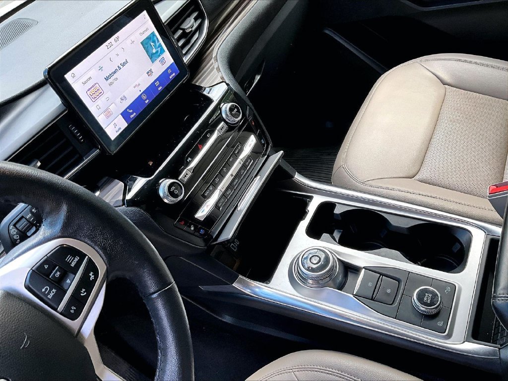 Used 2022 White Ford Limited image 14