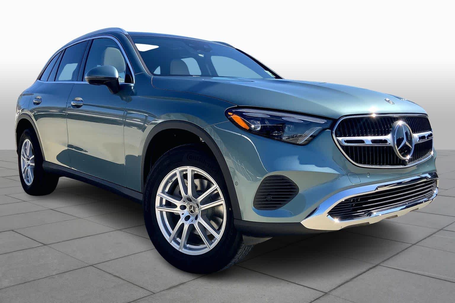 New 2026 Verde Silver Metallic Mercedes-Benz GLC 300 image 2