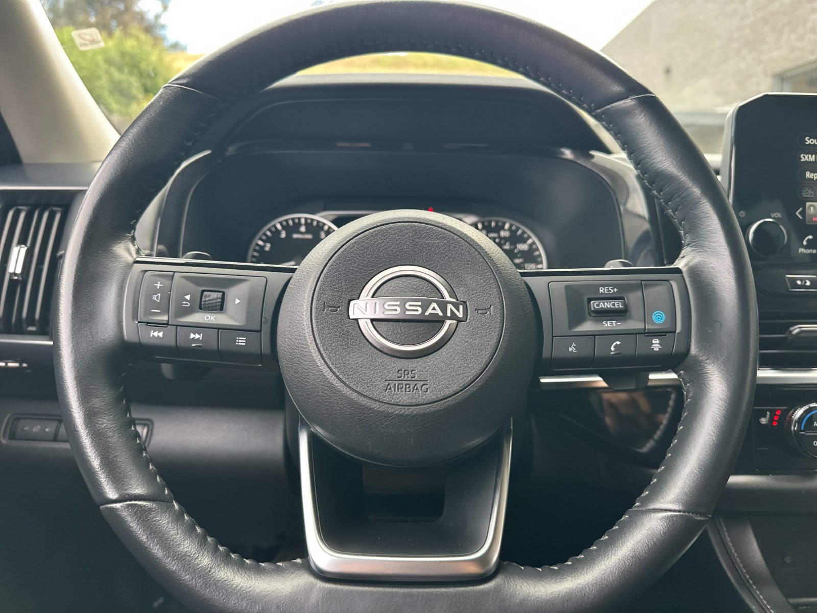 Used 2023 Pearl White Nissan SL 4D Sport Utility image 29